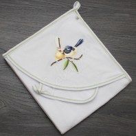 Полотенце белое "Райские птички",салатовый, с уголком  детская одежда от производителя ТМ БОВЕБУМ
